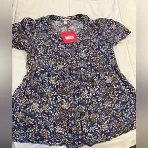 Isabel size medium maternity shirt